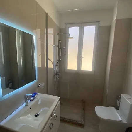 Apartment Cozy With Zoo And View Tirana