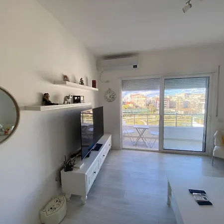 Cozy With Zoo And View شقة تيرانا