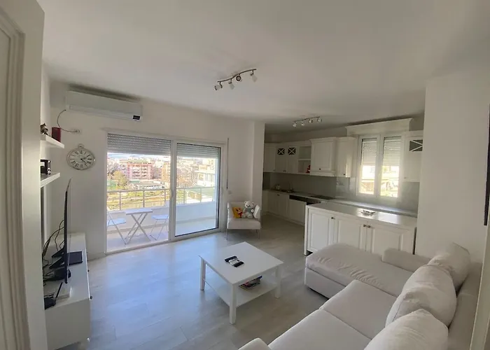 Cozy With Zoo And View ティラナ